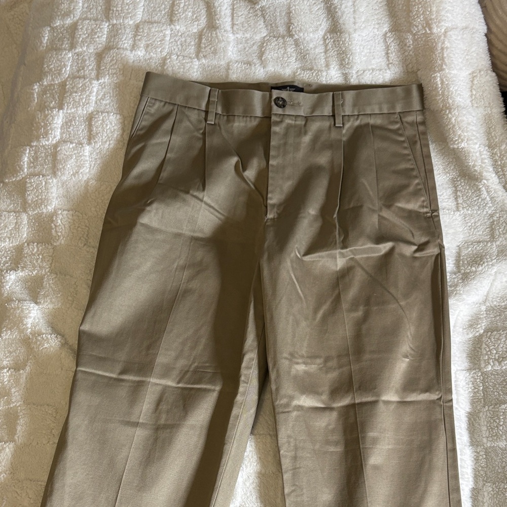 Dockers Men's Khaki Chinos